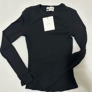 NWT dissh black, ribbed long sleeve